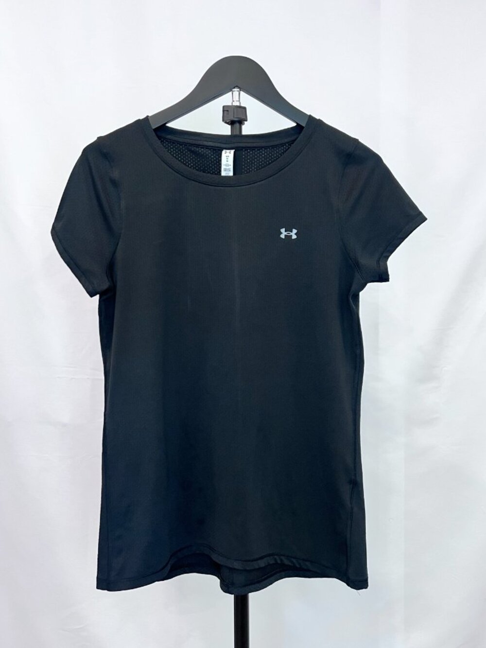 'Under Armour' HeatGear Fitted Pinhole Mesh Athletic Tee Black - Size M - Picture 2 of 7